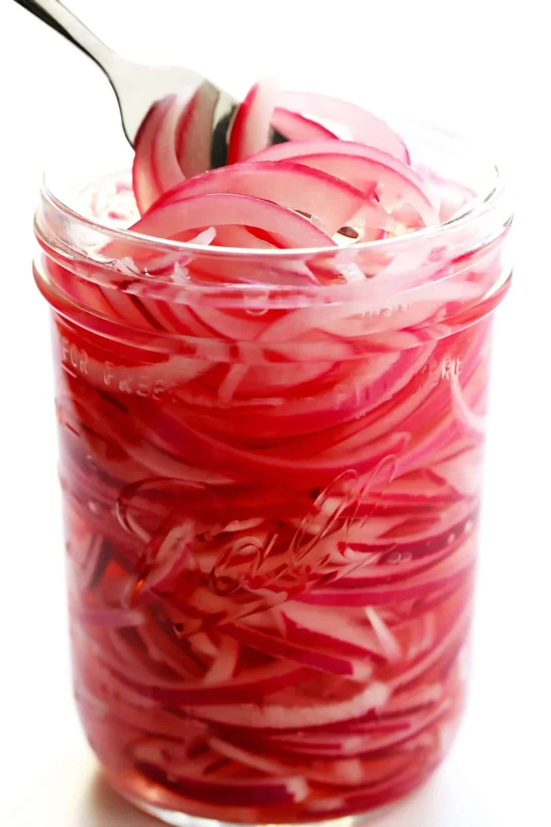 This 30-Minute Quick Pickled Red Onions Recipe Has the Fermentation-Fever World…