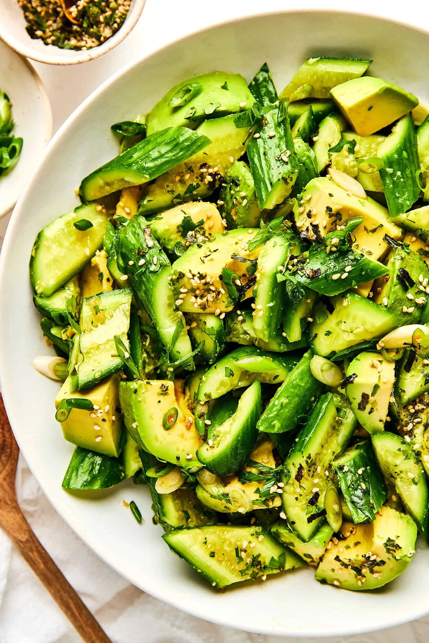 This No-Cook Smashed Cucumber Avocado Salad Is Ea…